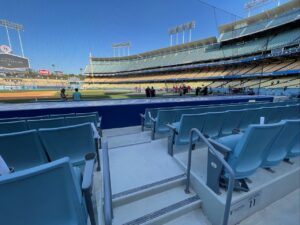 ドジャースタジアム　　ダグアウトクラブ